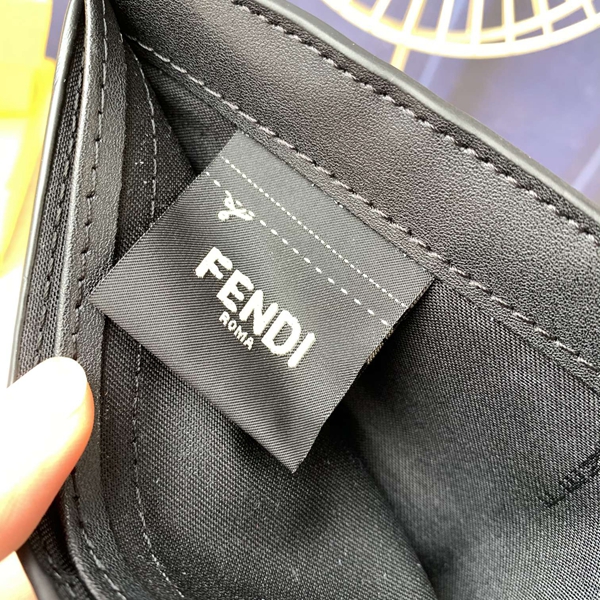 超激安ブランド財布偽物着用イメージ